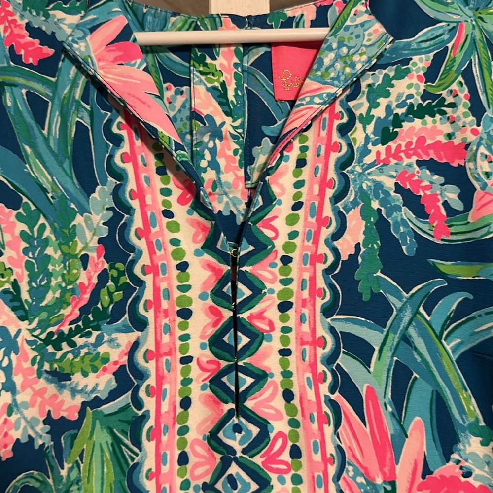 Lilly Pulitzer dress size 6. Gently worn and washed. Like new - Picture 2 of 5